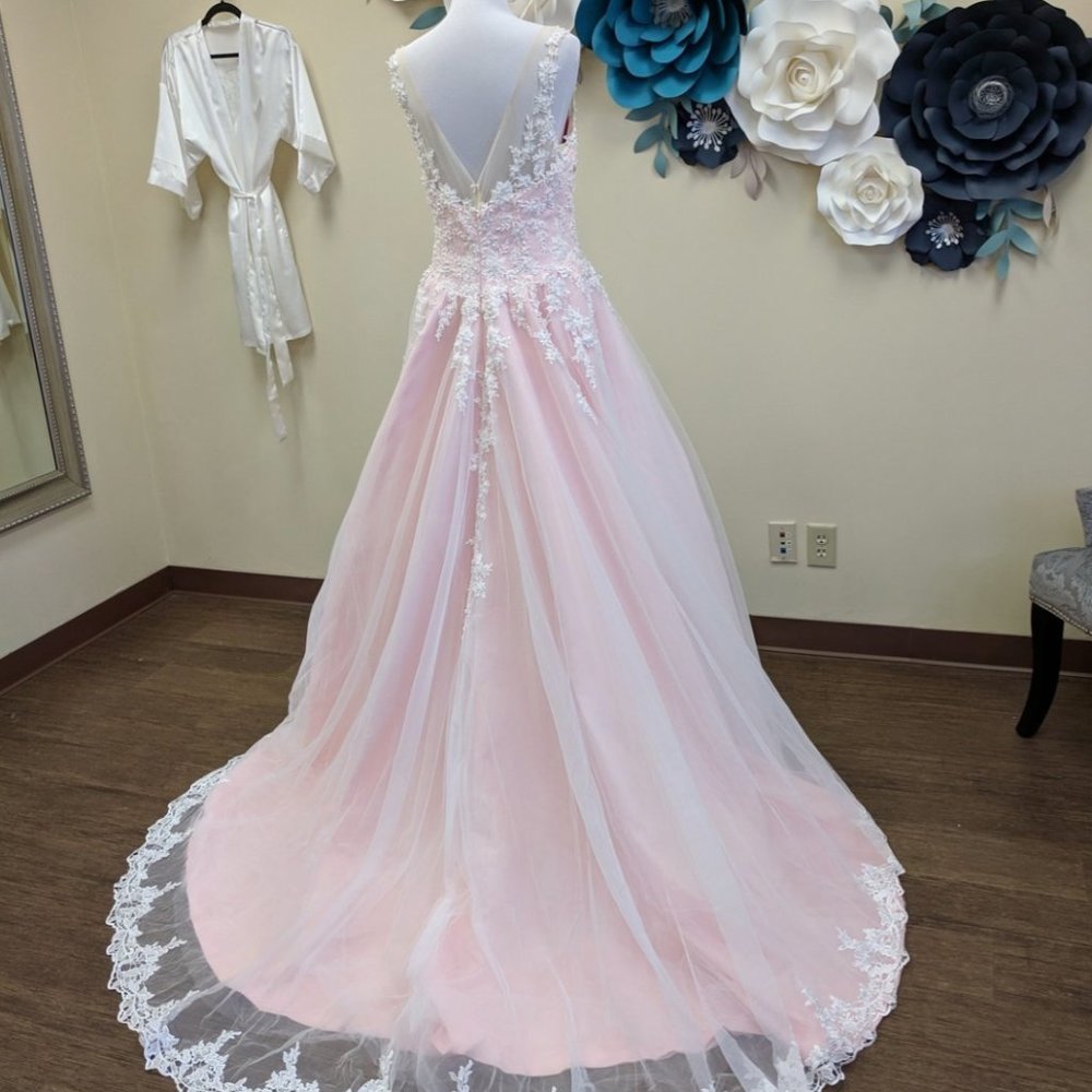Wedding Dress Ball gown Size 14 Lace Pearl Detail Bridal Gown Pink Blush - Picture 6 of 7